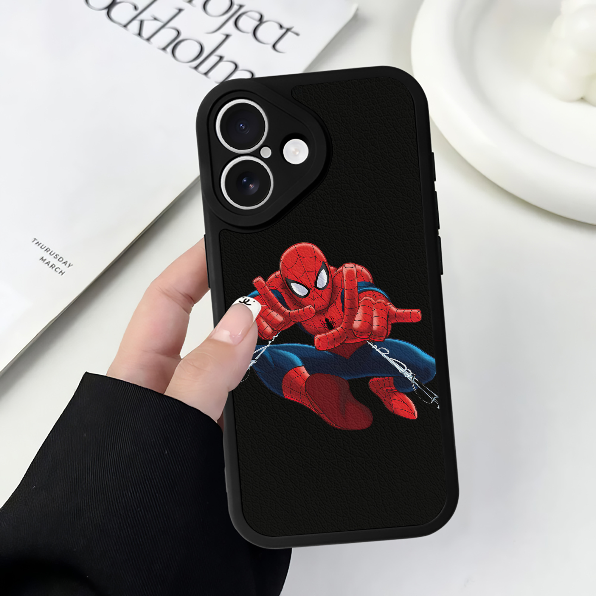 （画像用） Spider Man スパイダーマン 【iPhone 16シリーズ対応】シリコンスマホケース（レザー調） 材質：シリコン